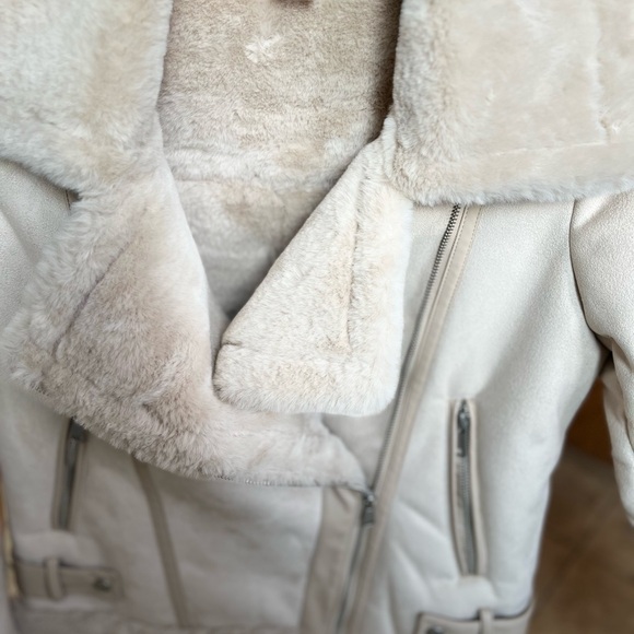 VENUS Cream Teddy Jacket with Wide Lapels - Picture 2 of 7